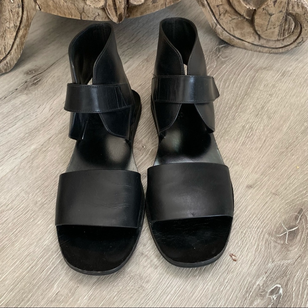 VINCE Sage Flat Sandal Black Leather Women’s 6.5 - Picture 9 of 9